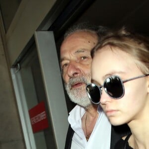 Lily Rose Depp arrive à l'aéroport de Nice pour se rendre au 69ème festival international du film de Cannes à Nice le 12 mai 2016.