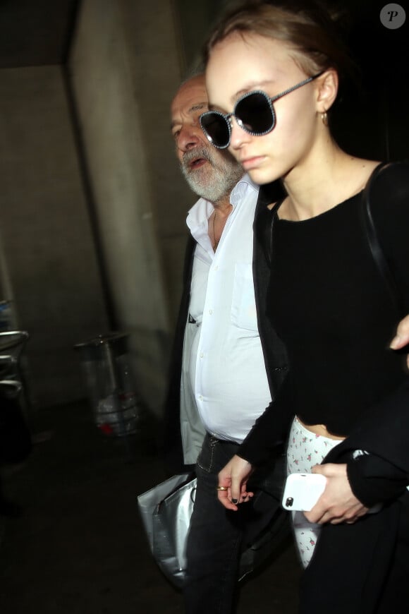 Lily Rose Depp arrive à l'aéroport de Nice pour le 69ème festival international du film de Cannes le 12 mai 2016.