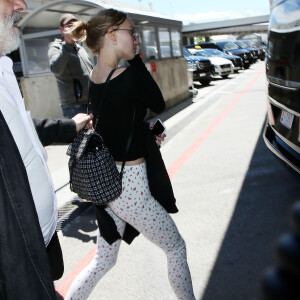 Lily Rose Depp arrive à l'aéroport de Nice pour se rendre au 69ème festival international du film de Cannes à Nice le 12 mai 2016.