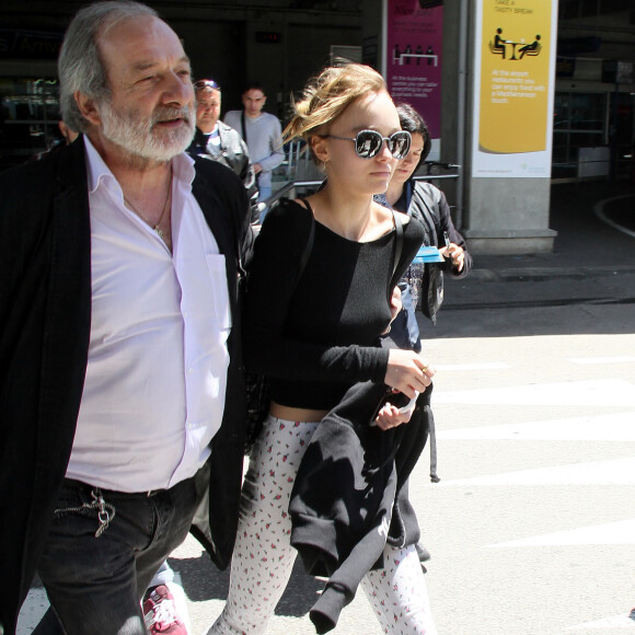 Lily Rose Depp arrive à l'aéroport de Nice pour se rendre au 69ème festival international du film de Cannes le 12 mai 2016.