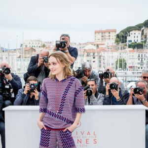 Lily-Rose Depp dans une tenue Chanel - Photocall du film "La Danseuse" lors du 69e Festival International du Film de Cannes. Le 13 mai 2016 © Dominique Jacovides / Bestimage