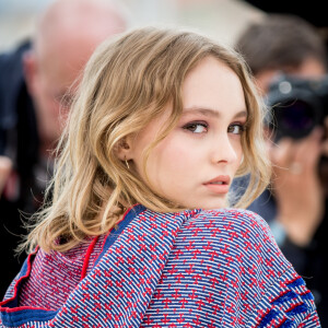 Lily-Rose Depp dans une tenue Chanel - Photocall du film "La Danseuse" lors du 69e Festival International du Film de Cannes. Le 13 mai 2016 © Dominique Jacovides / Bestimage