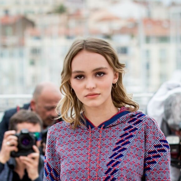 Lily-Rose Depp dans une tenue Chanel - Photocall du film "La Danseuse" lors du 69e Festival International du Film de Cannes. Le 13 mai 2016 © Dominique Jacovides / Bestimage