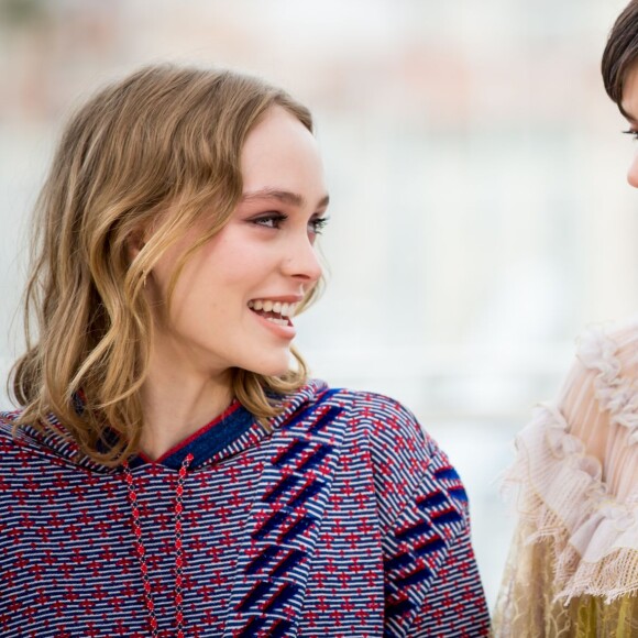 Lily-Rose Depp dans une tenue Chanel - Photocall du film "La Danseuse" lors du 69e Festival International du Film de Cannes. Le 13 mai 2016 © Dominique Jacovides / Bestimage