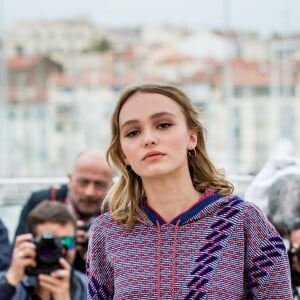 Lily-Rose Depp dans une tenue Chanel - Photocall du film "La Danseuse" lors du 69e Festival International du Film de Cannes. Le 13 mai 2016 © Dominique Jacovides / Bestimage