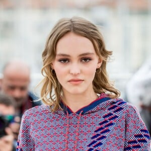 Lily-Rose Depp dans une tenue Chanel - Photocall du film "La Danseuse" lors du 69e Festival International du Film de Cannes. Le 13 mai 2016 © Dominique Jacovides / Bestimage