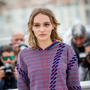 Lily-Rose Depp dans une tenue Chanel - Photocall du film "La Danseuse" lors du 69e Festival International du Film de Cannes. Le 13 mai 2016 © Dominique Jacovides / Bestimage