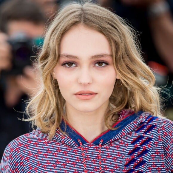 Lily-Rose Depp dans une tenue Chanel - Photocall du film "La Danseuse" lors du 69e Festival International du Film de Cannes. Le 13 mai 2016 © Dominique Jacovides / Bestimage