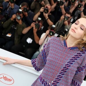 Lily-Rose Depp dans une tenue Chanel - Photocall du film "La Danseuse" lors du 69e Festival International du Film de Cannes. Le 13 mai 2016 © Dominique Jacovides / Bestimage