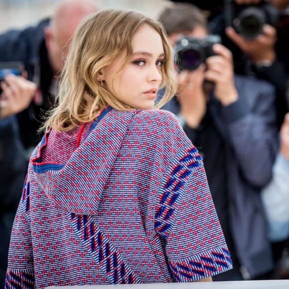 Lily-Rose Depp dans une tenue Chanel - Photocall du film "La Danseuse" lors du 69e Festival International du Film de Cannes. Le 13 mai 2016 © Dominique Jacovides / Bestimage