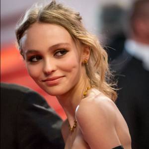 Lily-Rose Depp lors de la montée des marches du film "La Danseuse" lors du 69ème Festival International du Film de Cannes. Le 13 mai 2016. © Dominique Jacovides-Cyril Moreau/Bestimage