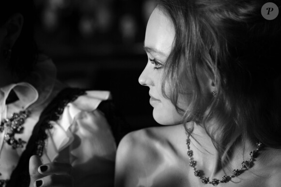 Lily-Rose Depp à la montée des marches du film "I, Daniel Blake" pendant le 69ème Festival international du film de Cannes le 13 mai 2016.
