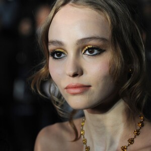 Lily-Rose Depp à la montée des marches du film "I, Daniel Blake" pendant le 69ème Festival international du film de Cannes le 13 mai 2016.