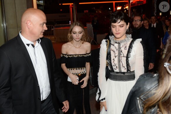 Exclusif - Lily-Rose Depp et Soko (Stéphanie Sokolinski) arrivent au club Albane lors du 69e Festival International du Film de Cannes. Le 13 mai 2016 © Rachid Bellak / Bestimage