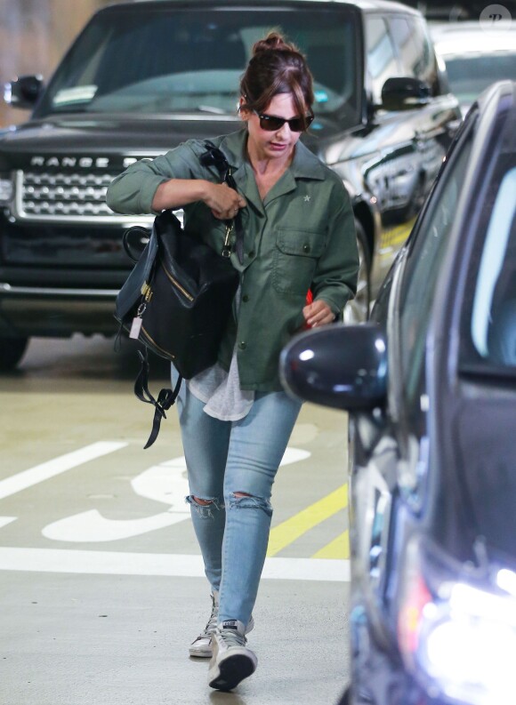 Sarah Michelle Gellar est allée chercher ses enfants Charlotte Prinze et Rocky Prinze à leur cours de danse à Los Angeles avant de visiter une caserne de pompiers, le samedi 14 mai 2016.