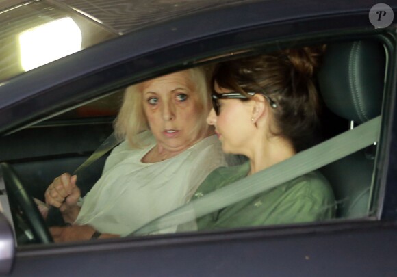 Sarah Michelle Gellar est allée chercher ses enfants Charlotte Prinze et Rocky Prinze à leur cours de danse à Los Angeles avant de visiter une caserne de pompiers, le samedi 14 mai 2016.