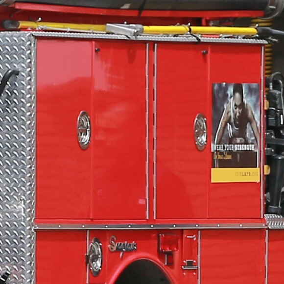 Sarah Michelle Gellar est allée chercher ses enfants Charlotte Prinze et Rocky Prinze à leur cours de danse à Los Angeles avant de visiter une caserne de pompiers, le samedi 14 mai 2016.