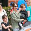 Sarah Michelle Gellar est allée chercher ses enfants Charlotte Prinze et Rocky Prinze à leur cours de danse à Los Angeles avant de visiter une caserne de pompiers, le samedi 14 mai 2016.