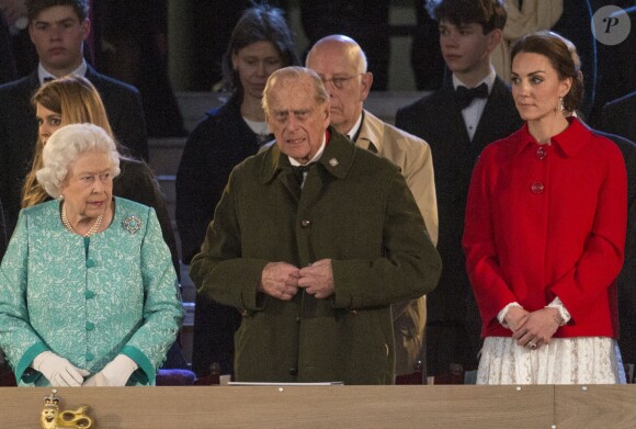 La reine Elizabeth II, le prince Philip, duc d'Edimbourg, et Kate Middleton, duchesse de Cambridge lors du spectacle équestre présenté le 15 mai 2016 au château de Windsor en l'honneur des 90 ans de la reine Elizabeth II.