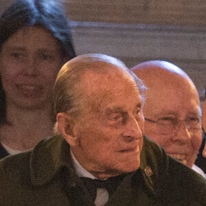 La duchesse de Cambridge complice avec le duc d'Edimbourg lors du spectacle équestre présenté le 15 mai 2016 au château de Windsor en l'honneur des 90 ans de la reine Elizabeth II.