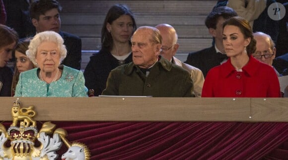 Kate Middleton était assise au côté du prince Philip lors du spectacle équestre présenté le 15 mai 2016 au château de Windsor en l'honneur des 90 ans de la reine Elizabeth II.