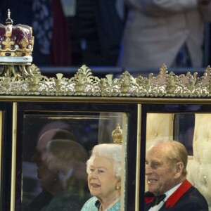 La reine Elizabeth II et le prince Philip arrivant dans le carrosse du jubilé de diamant pour le spectacle équestre présenté le 15 mai 2016 au château de Windsor en l'honneur des 90 ans de la monarque.
