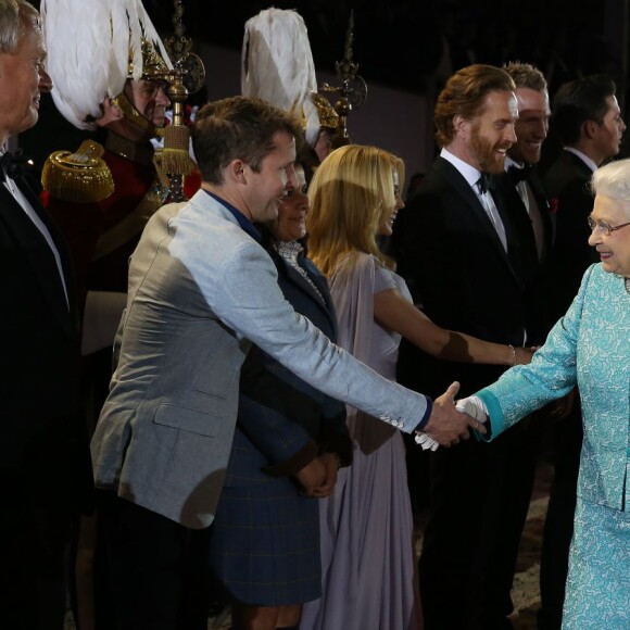 James Blunt et la reine Elizabeth II lors du spectacle équestre présenté le 15 mai 2016 au château de Windsor en l'honneur des 90 ans de la reine Elizabeth II.