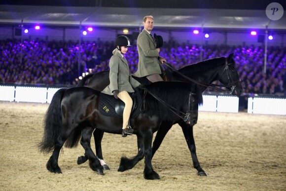 Le prince Edward et Lady Louise Windsor lors du spectacle équestre présenté le 15 mai 2016 au château de Windsor en l'honneur des 90 ans de la reine Elizabeth II.