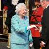La reine Elizabeth II et son fils le prince Charles lors du spectacle équestre présenté le 15 mai 2016 au château de Windsor en l'honneur des 90 ans de la reine Elizabeth II.