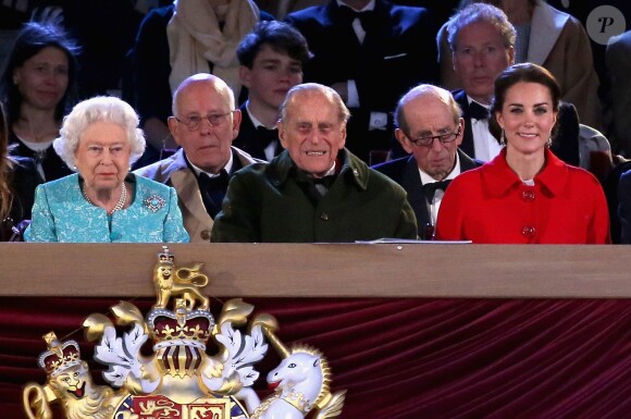 La reine Elizabeth II, le prince Philip et la duchesse de Cambridge lors du spectacle équestre présenté le 15 mai 2016 au château de Windsor en l'honneur des 90 ans de la reine Elizabeth II.