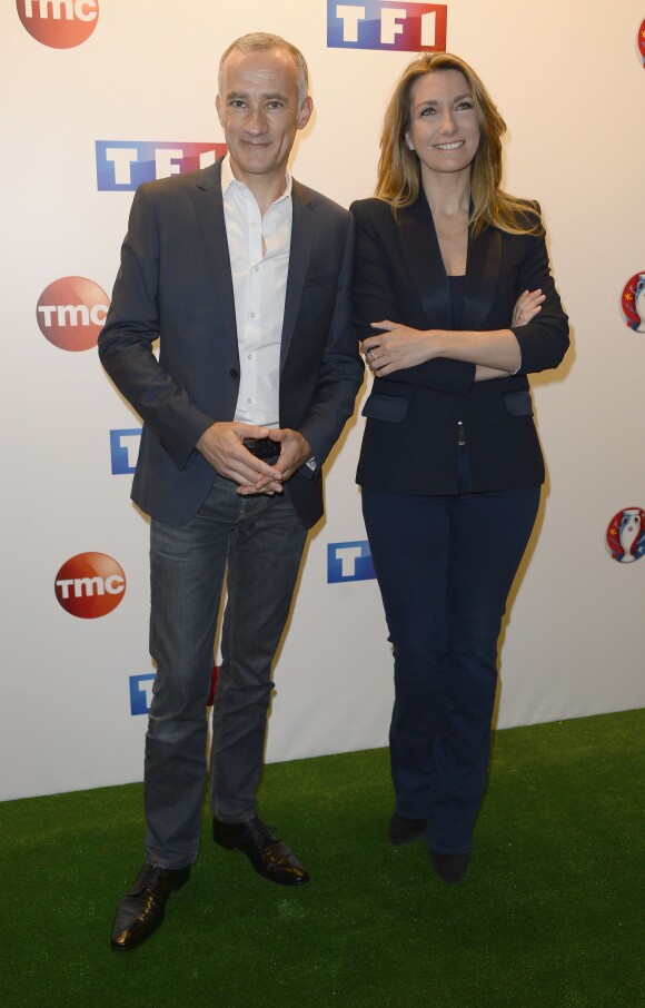 Gilles Bouleau et Anne-Claire Coudray - Conférence de presse de TF1 pour le lancement de l'Euro 2016 à Paris le 17 mai 2016. © Coadic Guirec/Bestimage