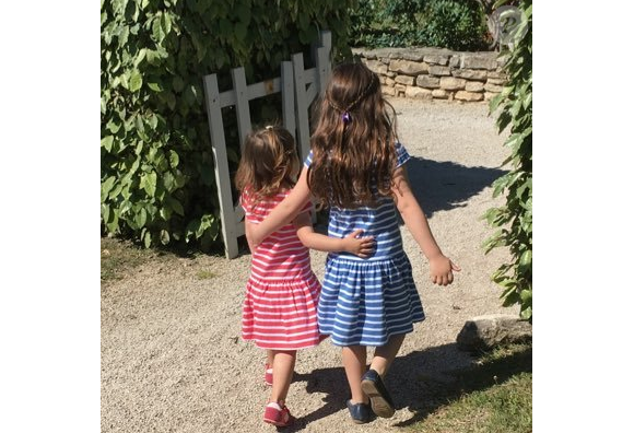 Marc-Olivier Fogiel poste un cliché de ses filles, Mila (5 ans) et Lily (3 ans). Mai 2016.
