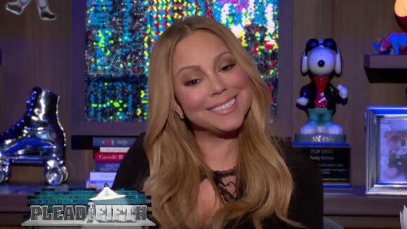 Mariah Carey sur le plateau de l'émission d'Andy Cohen. L'animateur l'interroge sur le tatouage de son ex Nick Cannon et ce qu'elle pense de la rappeuse Nicki Minaj. Vidéo publiée sur Youtube, le 17 mai 2016