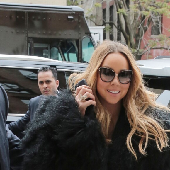 Mariah Carey bien au chaud dans un manteau de fourrure à New York le 17 mai 2016.