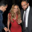Mariah Carey se tient le ventre en quittant un dîner à New York le 16 mai 2016.