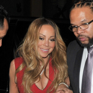 Mariah Carey se tient le ventre en quittant un dîner à New York le 16 mai 2016.