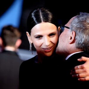 Juliette Binoche et Fabrice Luchini - Descente des marches du film "Ma Loute" lors du 69ème Festival International du Film de Cannes. Le 13 mai 2016. © Dominique Jacovides- Cyril - Moreau/Bestimage