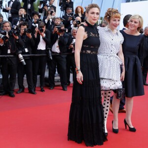 Julie Depardieu, Chantal Ladesou, Julie Gayet - Montée des marches du film "La fille inconnue" lors du 69ème Festival du Film de Cannes. Le 18 mai 2016. © Borde-Jacovides-Moreau/Bestimage