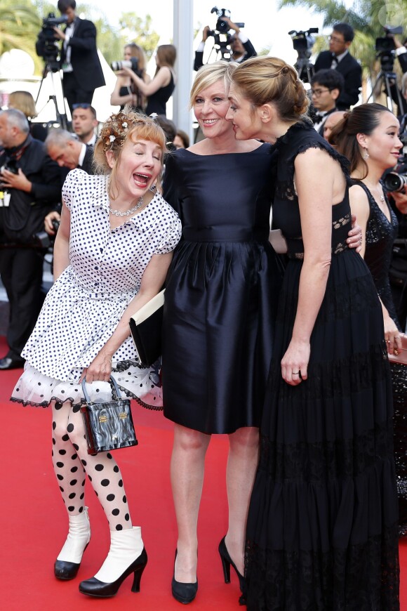 Julie Depardieu, Chantal Ladesou, Julie Gayet - Montée des marches du film "La fille inconnue" lors du 69ème Festival du Film de Cannes. Le 18 mai 2016. © Borde-Jacovides-Moreau/Bestimage