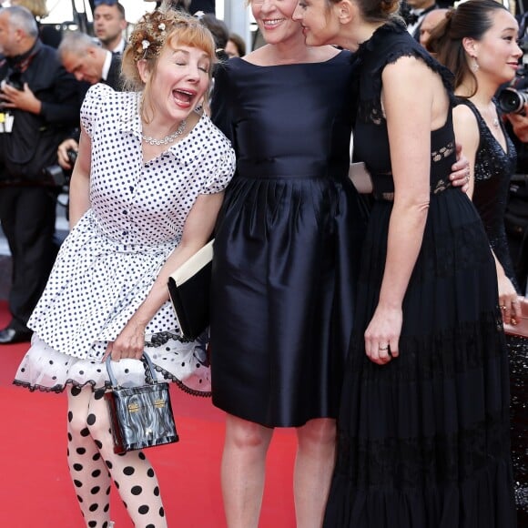 Julie Depardieu, Chantal Ladesou, Julie Gayet - Montée des marches du film "La fille inconnue" lors du 69ème Festival du Film de Cannes. Le 18 mai 2016. © Borde-Jacovides-Moreau/Bestimage