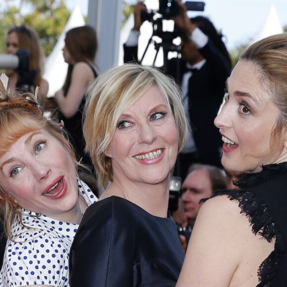 Julie Depardieu, Chantal Ladesou, Julie Gayet - Montée des marches du film "La fille inconnue" lors du 69ème Festival du Film de Cannes. Le 18 mai 2016. © Borde-Jacovides-Moreau/Bestimage