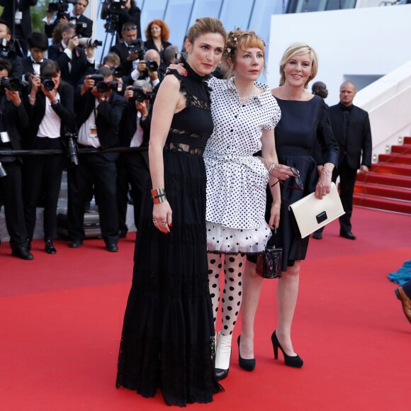 Julie Depardieu, Chantal Ladesou, Julie Gayet - Montée des marches du film "La fille inconnue" lors du 69ème Festival du Film de Cannes. Le 18 mai 2016. © Borde-Jacovides-Moreau/Bestimage