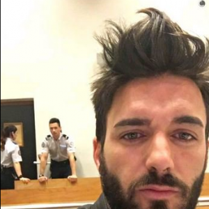 Thomas Vergara publie un selfie sur Snapchat en direct du procès et scandalise Internet
