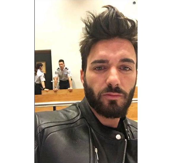 Thomas Vergara publie un selfie sur Snapchat en direct du procès et scandalise Internet