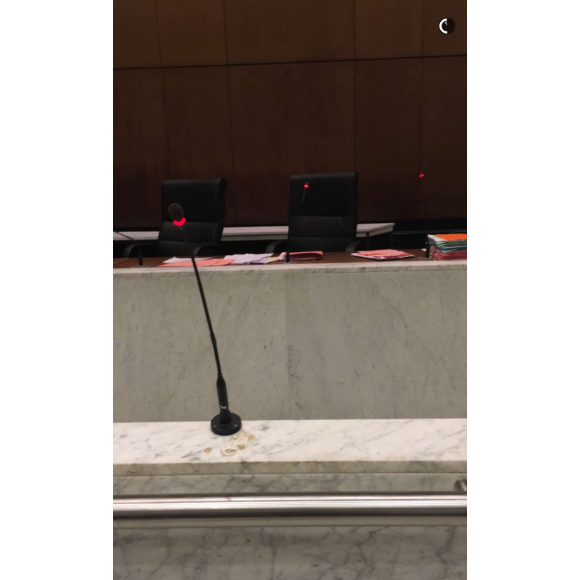 Nabilla publie sur Snapchat en direct du procès