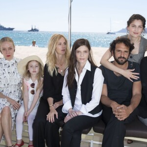 Chloë Sévigny, Sandrine Kiberlain, Chiara Mastroianni, Arthur Igual, Laetitia Casta et Mathilde Bisson - Photocall organisé à l'occasion de la présentation en clôture de la Semaine de la Critique des 3 courts-métrages "Bonne Figure" de S.Kiberlain, "Kitty" de C.Sévigny et "En Moi" de L.Casta lors du 69 ème Festival International du Film de Cannes le 19 mai 2016 © Borde-Moreau / Bestimage