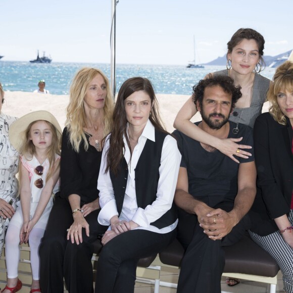 Chloë Sévigny, Sandrine Kiberlain, Chiara Mastroianni, Arthur Igual, Laetitia Casta et Mathilde Bisson - Photocall organisé à l'occasion de la présentation en clôture de la Semaine de la Critique des 3 courts-métrages "Bonne Figure" de S.Kiberlain, "Kitty" de C.Sévigny et "En Moi" de L.Casta lors du 69 ème Festival International du Film de Cannes le 19 mai 2016 © Borde-Moreau / Bestimage