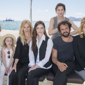 Chloë Sévigny, Sandrine Kiberlain, Chiara Mastroianni, Arthur Igual, Laetitia Casta et Mathilde Bisson - Photocall organisé à l'occasion de la présentation en clôture de la Semaine de la Critique des 3 courts-métrages "Bonne Figure" de S.Kiberlain, "Kitty" de C.Sévigny et "En Moi" de L.Casta lors du 69 ème Festival International du Film de Cannes le 19 mai 2016 © Borde-Moreau / Bestimage