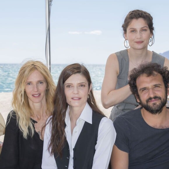 Chloë Sévigny, Sandrine Kiberlain, Chiara Mastroianni, Arthur Igual, Laetitia Casta et Mathilde Bisson - Photocall organisé à l'occasion de la présentation en clôture de la Semaine de la Critique des 3 courts-métrages "Bonne Figure" de S.Kiberlain, "Kitty" de C.Sévigny et "En Moi" de L.Casta lors du 69 ème Festival International du Film de Cannes le 19 mai 2016 © Borde-Moreau / Bestimage