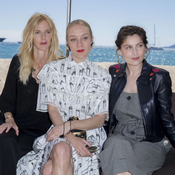 Sandrine Kiberlain, Chloë Sévigny et Laetitia Casta - Photocall organisé à l'occasion de la présentation en clôture de la Semaine de la Critique des 3 courts-métrages "Bonne Figure" de S.Kiberlain, "Kitty" de C.Sévigny et "En Moi" de L.Casta lors du 69 ème Festival International du Film de Cannes le 19 mai 2016 © Borde-Moreau / Bestimage